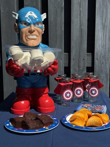 Superhelden Partykiste mieten Snackbuffet